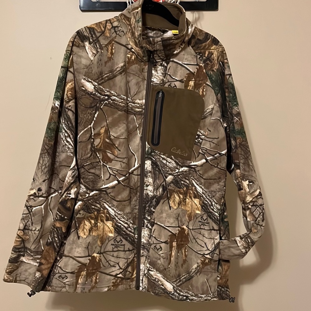 Cabela’s Camouflage Fleece Jacket, Men’s Large